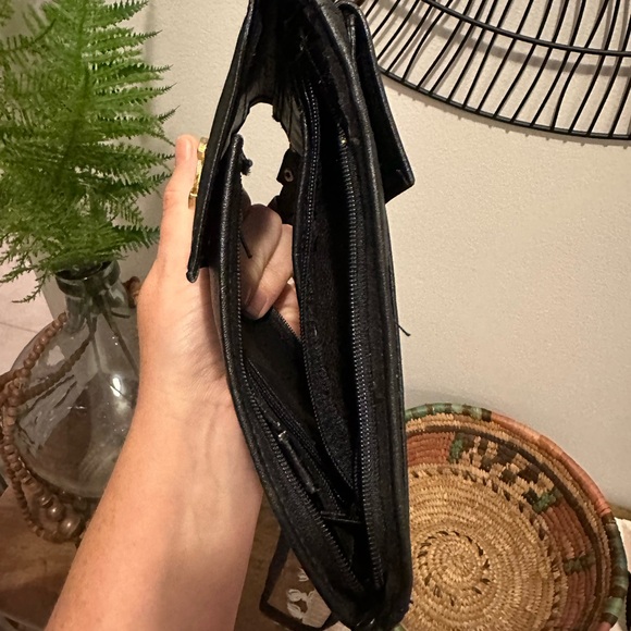 Designer Style CC Crossbody Wallet - Picture 5 of 6